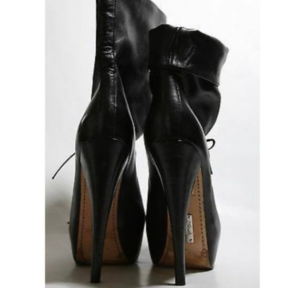 Alejandro Ingelmo Bootie❤ - Picture 4 of 5